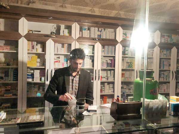 آمر صاحب دِ خانه شویم چای تیار است (+تصاویر)