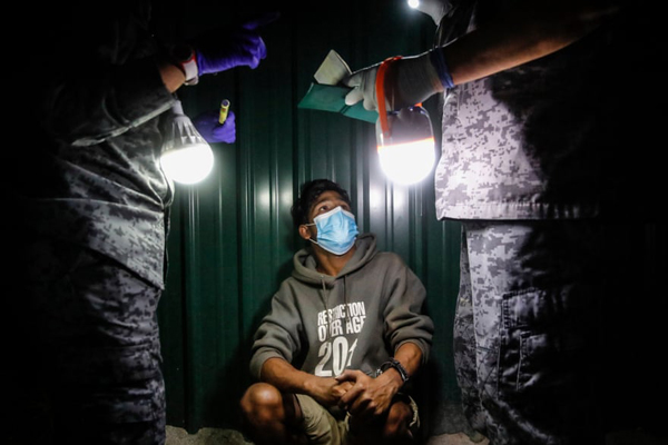 دستگیری دسته جمعی مهاجران غیرقانونی / گردبادی که خانه ها را خراب کرد (گزارش تصویری)