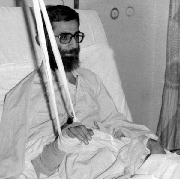 تصویری از رهبر انقلاب در حادثه ۶ تیر ۱۳۶۰ (+عکس) تصویری از رهبر انقلاب در حادثه ۶ تیر ۱۳۶۰ (+عکس)