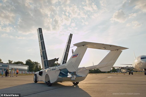 ماشین پرنده به صورت آزمایشی پرید (تصاویر) ماشین پرنده به صورت آزمایشی پرید (تصاویر)