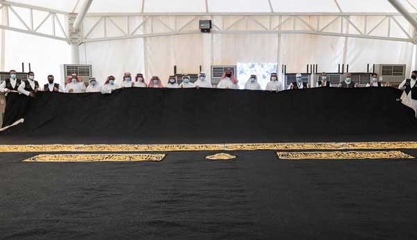 پرده جدید خانه خدا امروز رونمایی شد (+تصاویر)