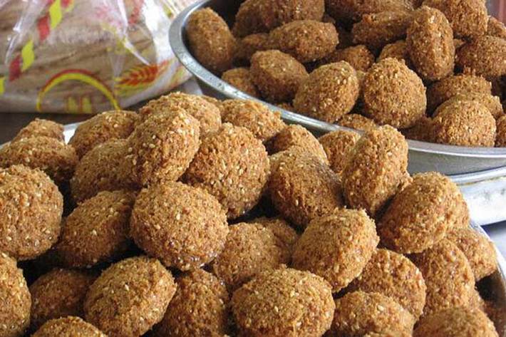 فلافل به عنوان یکی از محبوب‌ترین غذاها در کشورهای عربی و شرقی، در ایران نیز طرفداران خاص خود را دارد. طبخ این غذا در خانه کار سختی نیست.