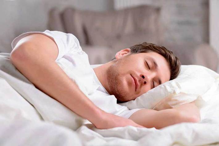 مطالعات نشان می‌دهد خوابیدن بیش از ۶ تا ۸ ساعت در روز، می‌تواند برای سلامتی ما مشکل آفرین باشد.