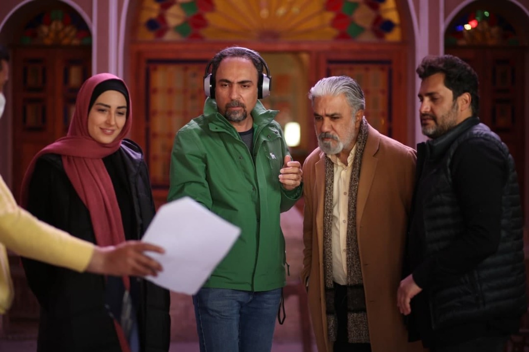 باران که می بارد از میان 200 قصه واقعی انتخاب و ساخته شد .