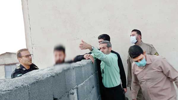 گروگانگیری قاتل در مرغداری (+تصاویر) گروگانگیری قاتل در مرغداری (+تصاویر)