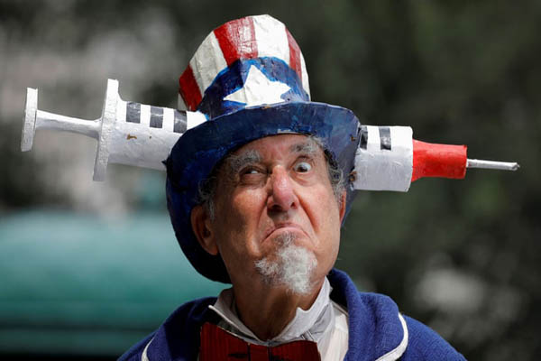 عمو سام هم ضدواکسن شد / کار بسیار خطرناک دو عکاس (تصاویر) عمو سام هم ضدواکسن شد / کار بسیار خطرناک دو عکاس (تصاویر)