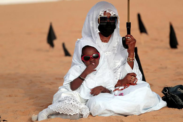 جست و جوی خانه به خانه برای یافتن فوت شده های کرونایی(گزارش تصویری)