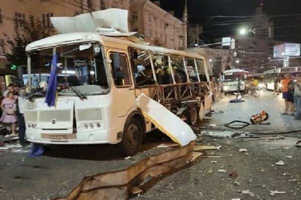 ۱۸ کشته و زخمی بر اثر انفجار اتوبوس در روسیه (+ تصاویر)