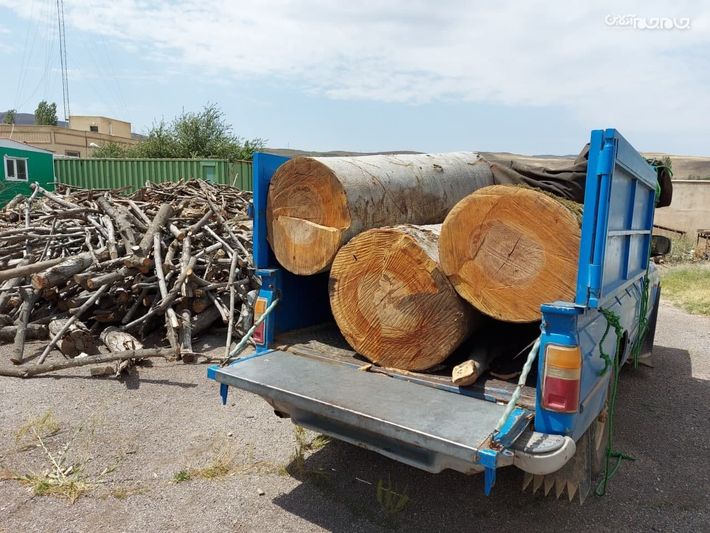 رئیس اداره منابع طبیعی و آبخیزداری خلخال از کشف و ضبط محموله ۲.۵ تنی چوب جنگلی قاچاق از قاچاقچیان فرآورده‌های چوبی در این شهرستان خبر داد.