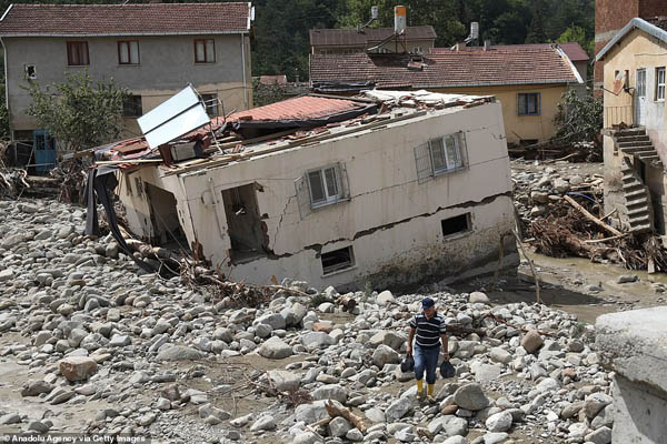 زلزله مرگبار هائیتی (تصاویر) زلزله مرگبار هائیتی (تصاویر)