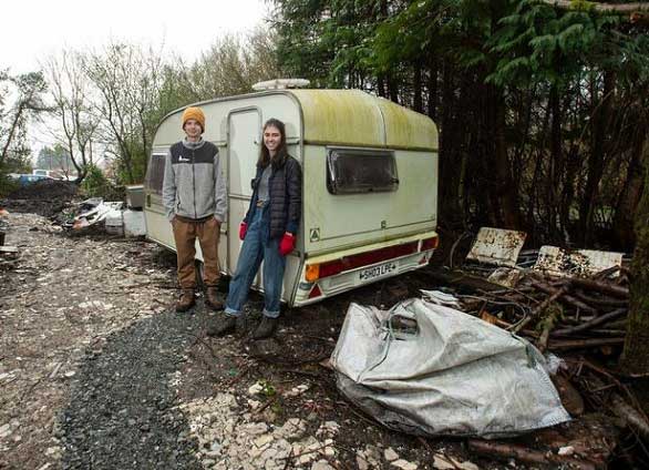 لهجه فروشنده، خریداران خانه را به اشتباه انداخت! (+تصاویر) لهجه فروشنده، خریداران خانه را به اشتباه انداخت! (+تصاویر)
