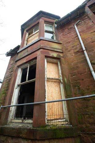 لهجه فروشنده، خریداران خانه را به اشتباه انداخت! (+تصاویر) لهجه فروشنده، خریداران خانه را به اشتباه انداخت! (+تصاویر)