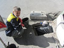 اجرای عملیات لایروبی 700 متر طول از کانال های خیابان سنائی در منطقه یک