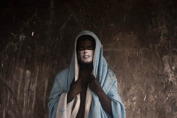 عبور دادن یک نوزاد افغان از دیوار فرودگاه کابل (گزارش تصویری) عبور دادن یک نوزاد افغان از دیوار فرودگاه کابل (گزارش تصویری)