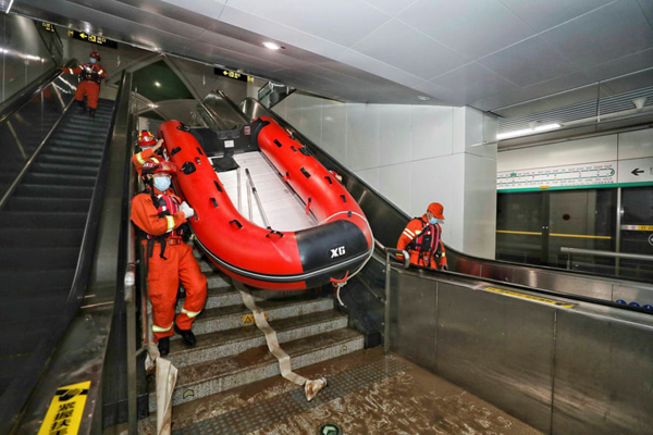قایق بادی در مترو / فریاد برای نخستین طلای تاریخ(گزارش تصویری) قایق بادی در مترو / فریاد برای نخستین طلای تاریخ(گزارش تصویری)