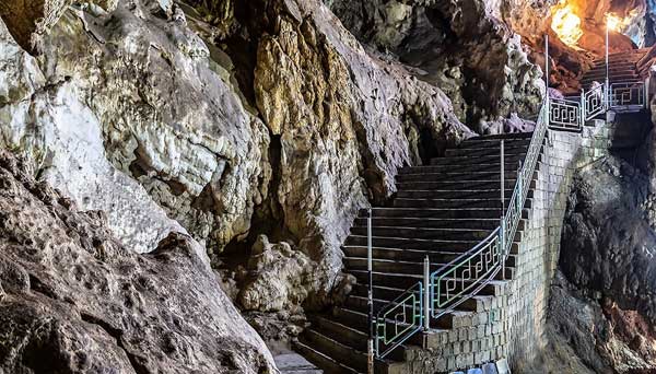 غاری که برای ورود به آن باید از ۱۰۶ پله عبور کرد! (+عکس)