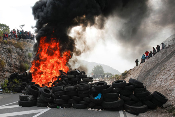 گاز اشک آور برای معترضان ضدواکسن (گزارش تصویری) گاز اشک آور برای معترضان ضدواکسن (گزارش تصویری)