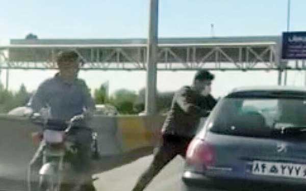 محاکمه زورگیران خشن به اتهام محاربه (+عکس) محاکمه زورگیران خشن به اتهام محاربه (+عکس)