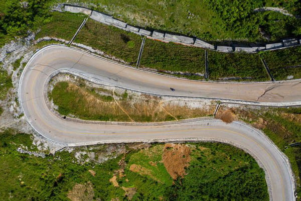 خرس بر پشت بام یک خانه! (گزارش تصویری) خرس بر پشت بام یک خانه! (گزارش تصویری)