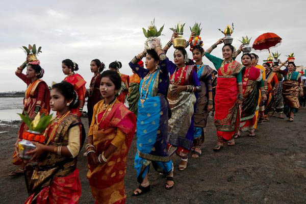 خرس بر پشت بام یک خانه! (گزارش تصویری) خرس بر پشت بام یک خانه! (گزارش تصویری)