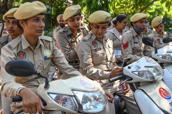 کشتار بی رحمانه و خونین 1500 دلفین (گزارش تصویری) کشتار بی رحمانه و خونین 1500 دلفین (گزارش تصویری)