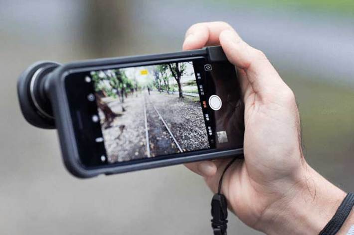 عکاسی حرفه‌ ای با گوشی موبایل آیفون باعث می‌شود خودتان را بهتر بیان کنید و تصویر ثبت شده‌تان در شبکه‌های اجتماعی بیشتر مورد توجه کاربران قرار بگیرد.