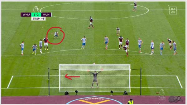 رونالدو جهت پنالتی حریف را به دخیا گفت (+عکس) رونالدو جهت پنالتی حریف را به دخیا گفت (+عکس)