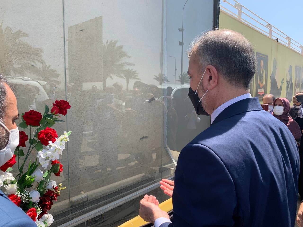 ادای احترام وزیر امور خارجه کشورمان در یادمان شهادت سردار سلیمانی و ابومهدی المهندس - هم اکنون +عکس ادای احترام وزیر امور خارجه کشورمان در یادمان شهادت سردار سلیمانی و ابومهدی المهندس - هم اکنون +عکس