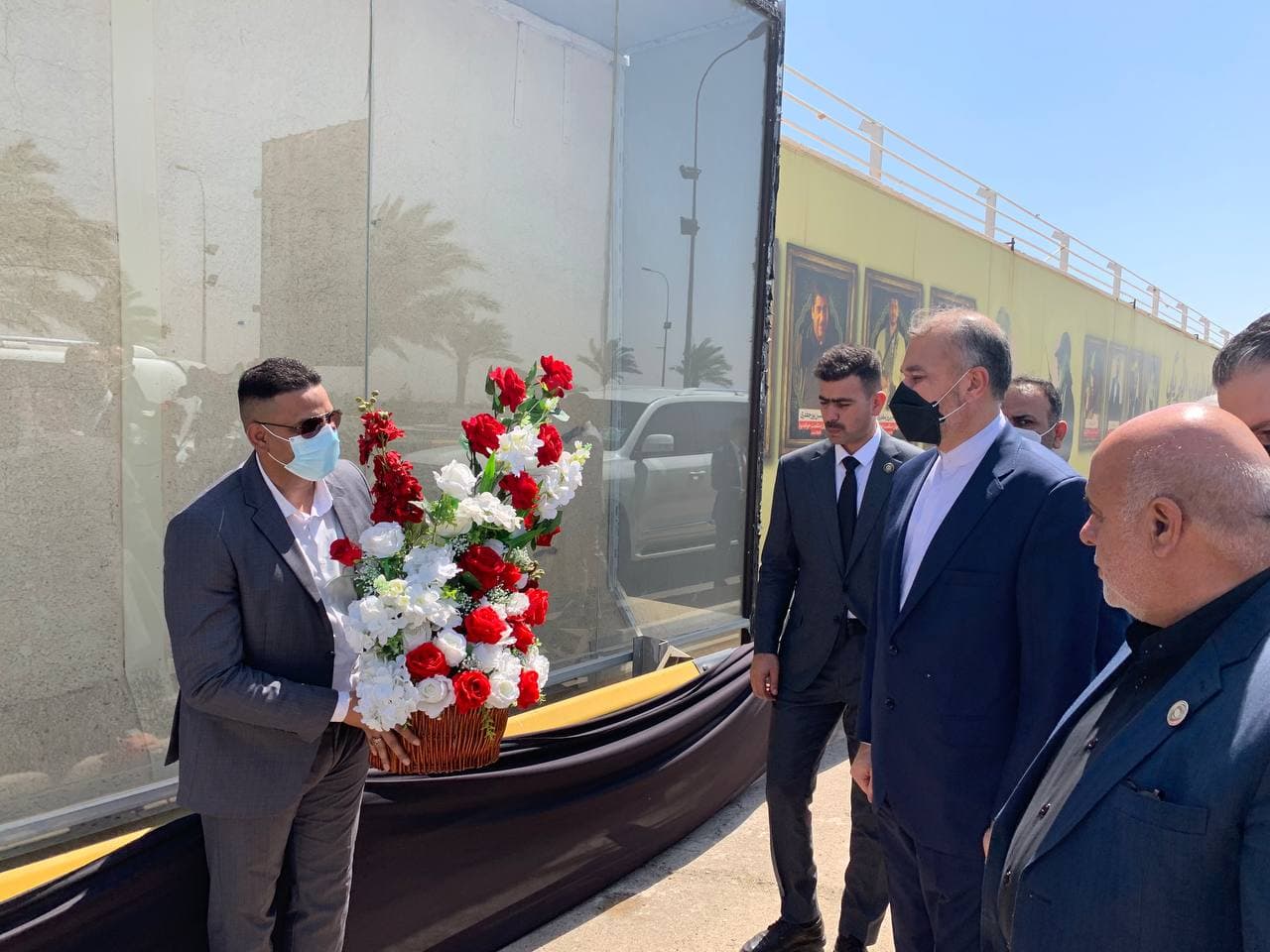 ادای احترام وزیر امور خارجه کشورمان در یادمان شهادت سردار سلیمانی و ابومهدی المهندس - هم اکنون +عکس ادای احترام وزیر امور خارجه کشورمان در یادمان شهادت سردار سلیمانی و ابومهدی المهندس - هم اکنون +عکس