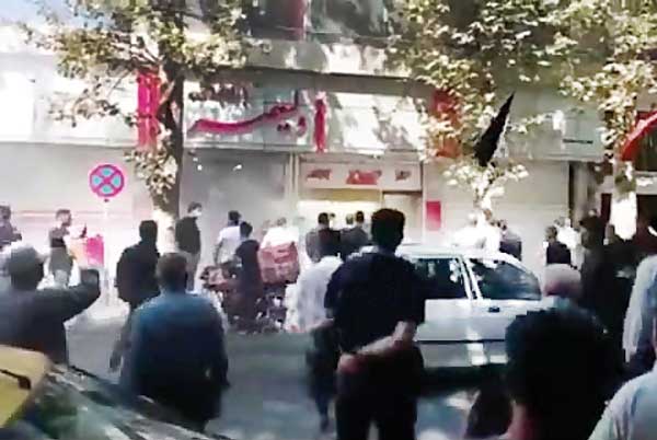 ناکامی دزدان مسلح با تیزهوشی طلافروشان (+عکس) ناکامی دزدان مسلح با تیزهوشی طلافروشان (+عکس)