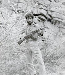 در برابر مخالفین انقلاب ایستادگی کنید