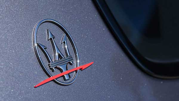 تجربه رانندگی با نیزه سه شاخ ایتالیایی (+عکس) تجربه رانندگی با نیزه سه شاخ ایتالیایی (+عکس)