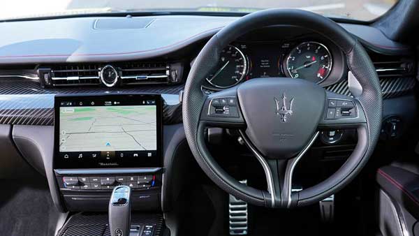 تجربه رانندگی با نیزه سه شاخ ایتالیایی (+عکس) تجربه رانندگی با نیزه سه شاخ ایتالیایی (+عکس)