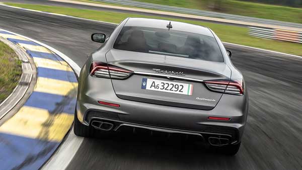 تجربه رانندگی با نیزه سه شاخ ایتالیایی (+عکس) تجربه رانندگی با نیزه سه شاخ ایتالیایی (+عکس)