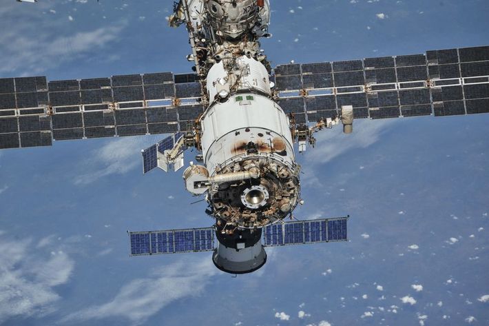 یک مقام ارشد فضایی روز دوشنبه گفت که فضانوردان روسی شکاف‌ها جدیدی را در قسمتی از ایستگاه فضایی بین‌المللی کشف کرده‌اند که می‌تواند گسترده‌تر شود.