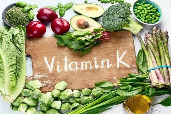 ویتامین K جزو ویتامین‌ های محلول در چربی است که به انعقاد خون هم کمک می‌کند.
