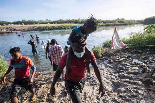 صید مار هولناک 9 متری (گزارش تصویری)