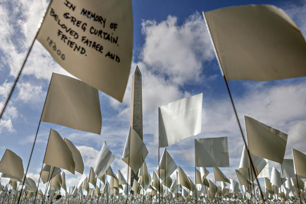 خوابیدن در قبر به نشانه اعتراض / ماجرای یک روستای متروکه (گزارش تصویری) خوابیدن در قبر به نشانه اعتراض / ماجرای یک روستای متروکه (گزارش تصویری)