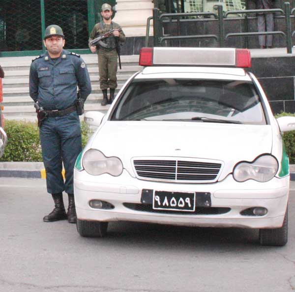 نبرد خونین با اشرار (+عکس)