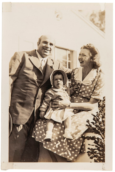 گانگستر تاریخی حراج شد! (گزارش تصویری) گانگستر تاریخی حراج شد! (گزارش تصویری)