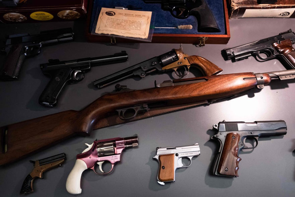 گانگستر تاریخی حراج شد! (گزارش تصویری) گانگستر تاریخی حراج شد! (گزارش تصویری)