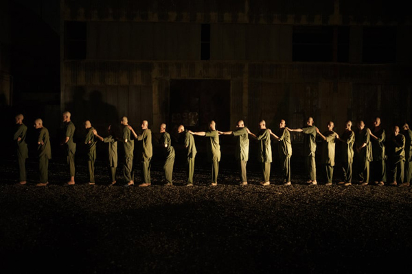 پیمودن 5 کشور با پای پیاده / فاجعه طبیعی اینگونه عادی شد (گزارش تصویری) پیمودن 5 کشور با پای پیاده / فاجعه طبیعی اینگونه عادی شد (گزارش تصویری)