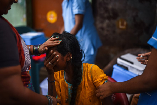 پیمودن 5 کشور با پای پیاده / فاجعه طبیعی اینگونه عادی شد (گزارش تصویری) پیمودن 5 کشور با پای پیاده / فاجعه طبیعی اینگونه عادی شد (گزارش تصویری)