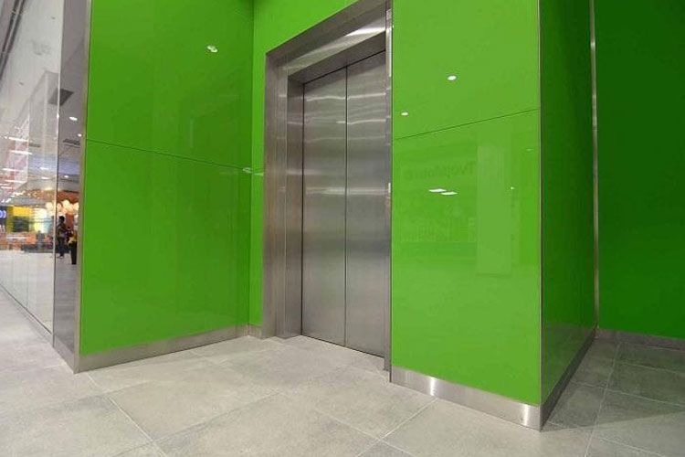 مهم ترین ویژگی شیشه رنگی دیوارپوش