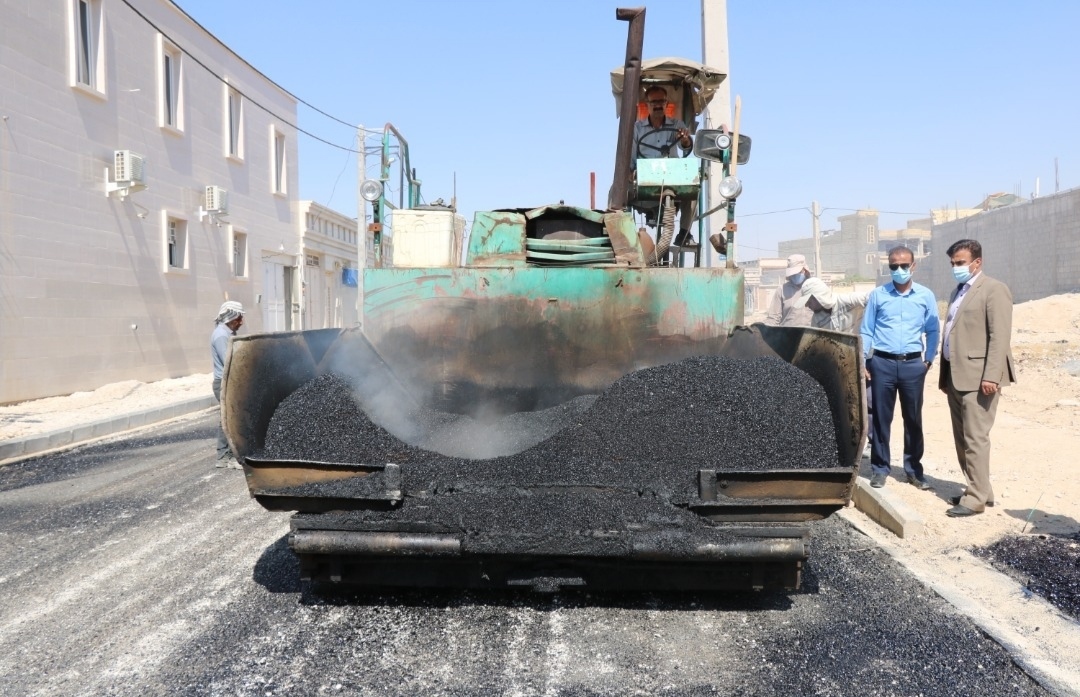 نهضت آسفالت معابر ادامه دارد