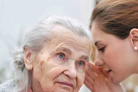 چرا به «پیر گوشی» مبتلا میشویم؟
