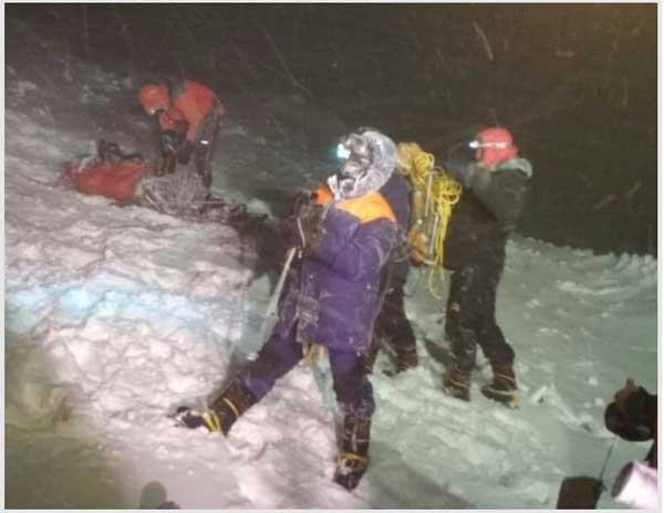 16 کشته و زخمی در یک تیم کوهنوردی 23 نفره (+عکس) 16 کشته و زخمی در یک تیم کوهنوردی 23 نفره (+عکس)