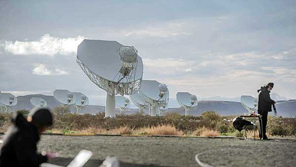 رصد عالم با بزرگترین چشم رادیویی رصد عالم با بزرگترین چشم رادیویی
