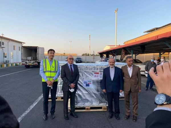 ۱۵۰ هزار دوز واکسن آسترازنکا وارد کشور شد (+عکس) ۱۵۰ هزار دوز واکسن آسترازنکا وارد کشور شد (+عکس)