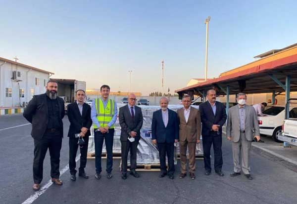 ۱۵۰ هزار دوز واکسن آسترازنکا وارد کشور شد (+عکس) ۱۵۰ هزار دوز واکسن آسترازنکا وارد کشور شد (+عکس)